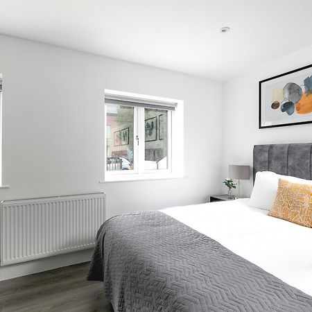 Cozy Apartments With King Size Beds Near Enfield Town & Chase Farm Train Stations With Wifi And Parking Exteriér fotografie