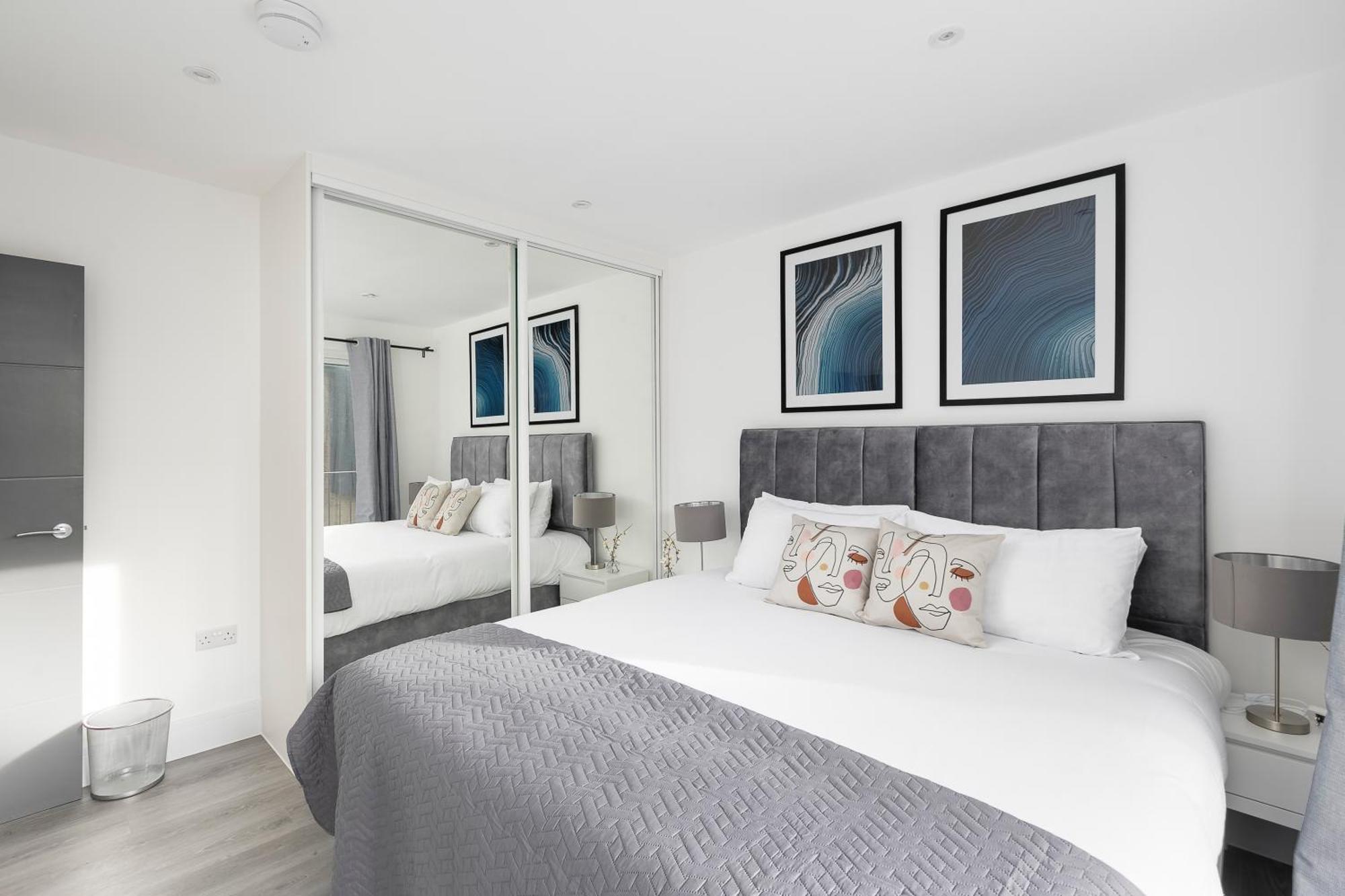 Cozy Apartments With King Size Beds Near Enfield Town & Chase Farm Train Stations With Wifi And Parking Exteriér fotografie