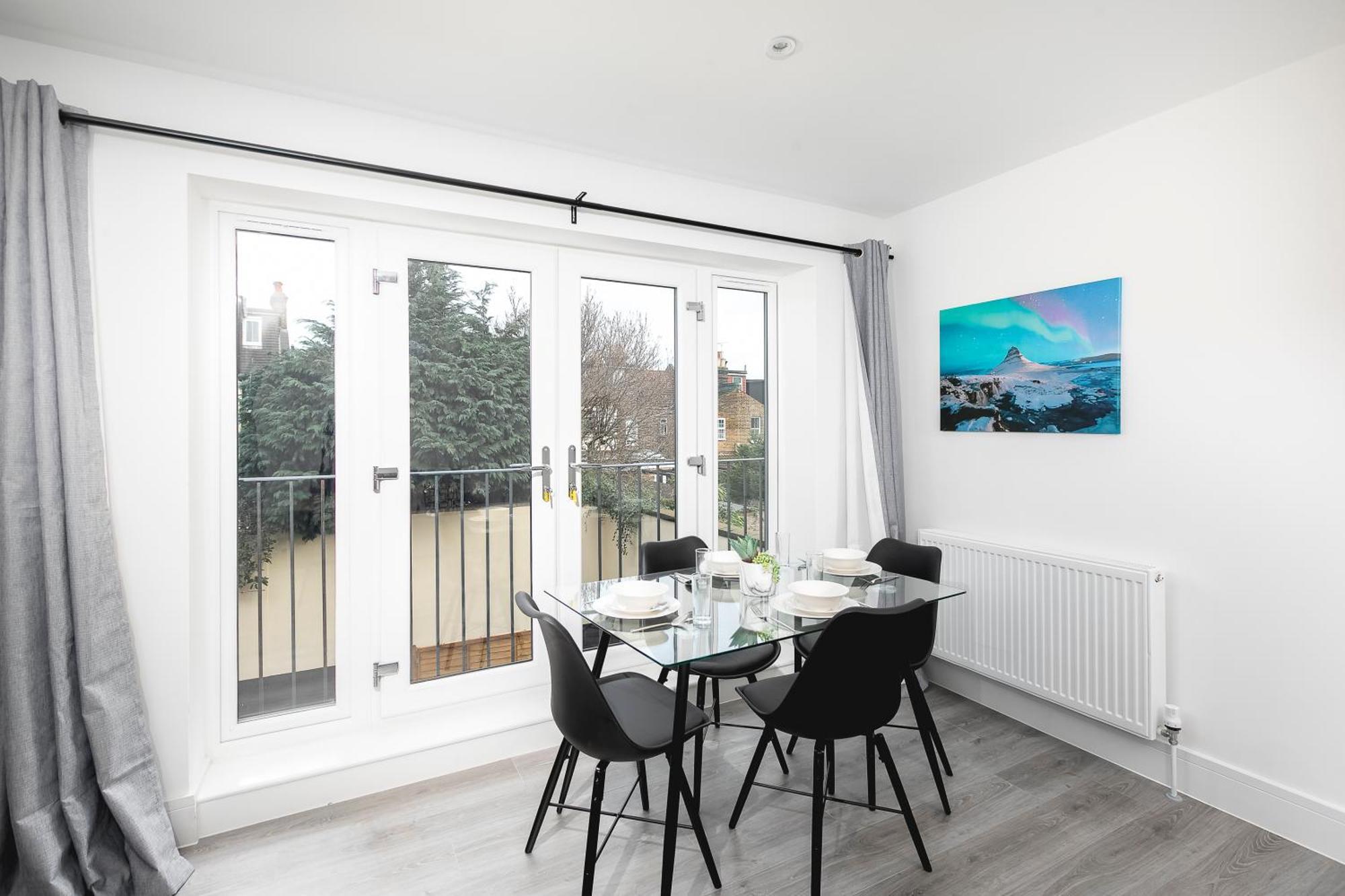 Cozy Apartments With King Size Beds Near Enfield Town & Chase Farm Train Stations With Wifi And Parking Exteriér fotografie