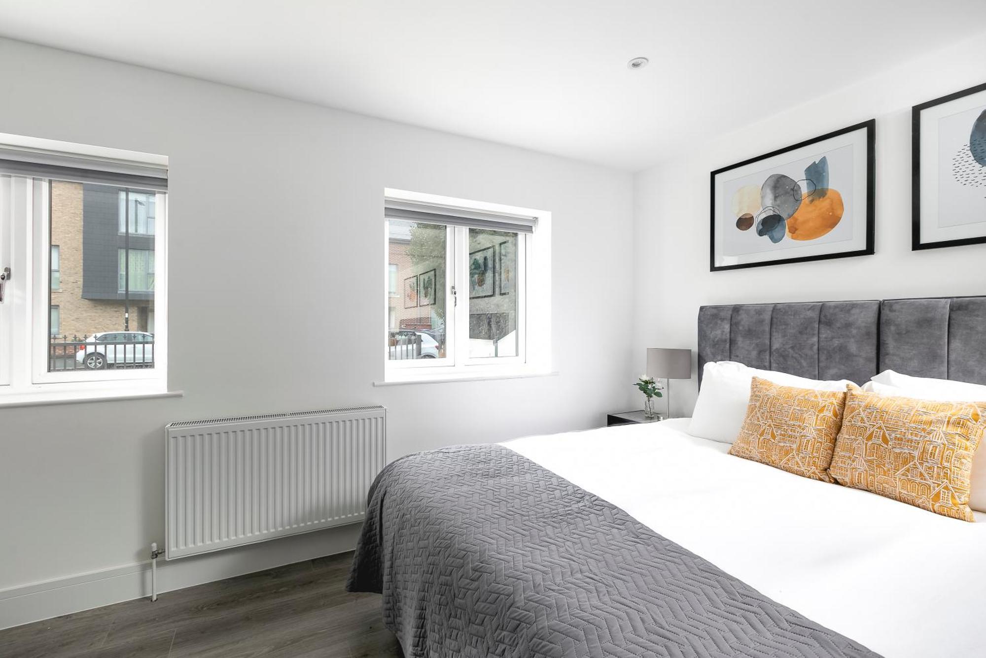 Cozy Apartments With King Size Beds Near Enfield Town & Chase Farm Train Stations With Wifi And Parking Exteriér fotografie